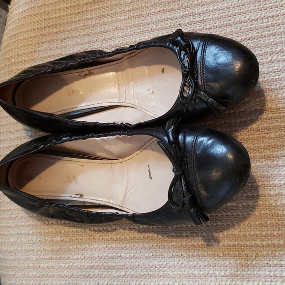 Authentic Prada tassle leather flats - Picture 1 of 4